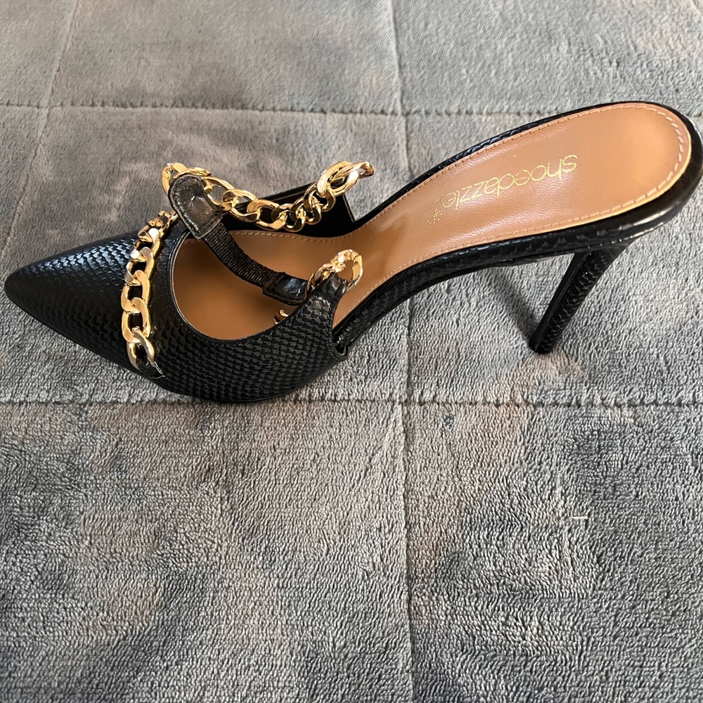 Shoe dazzle high heels